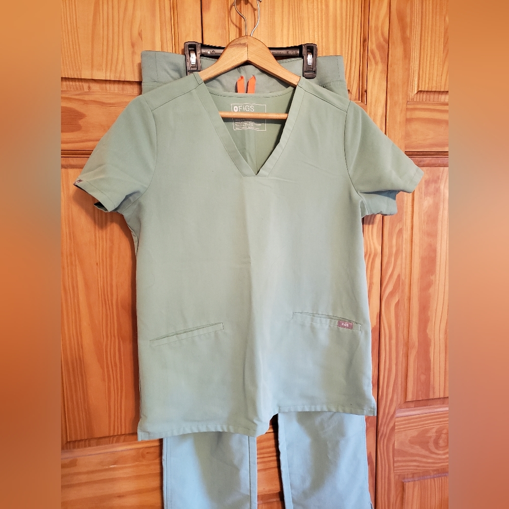 Jade Figs Scrub Set